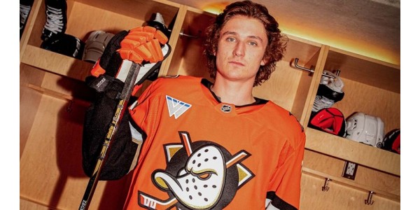 Anaheim Ducks vydává nový oranžový dres pro novou sezónu Anaheim Ducks vydává nový oranžový dres pro novou sezónu